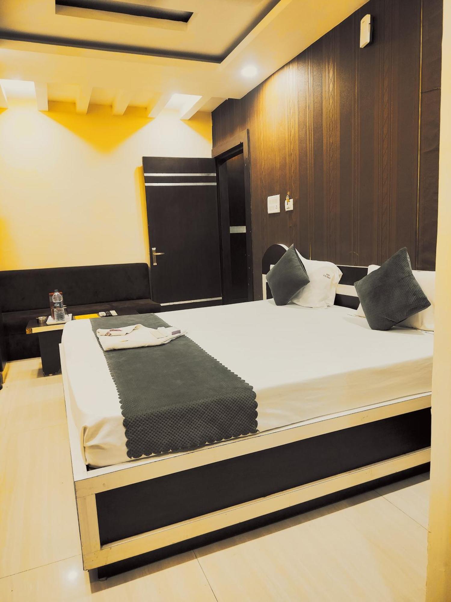 Hotel R K Palace Bhopal Zewnętrze zdjęcie